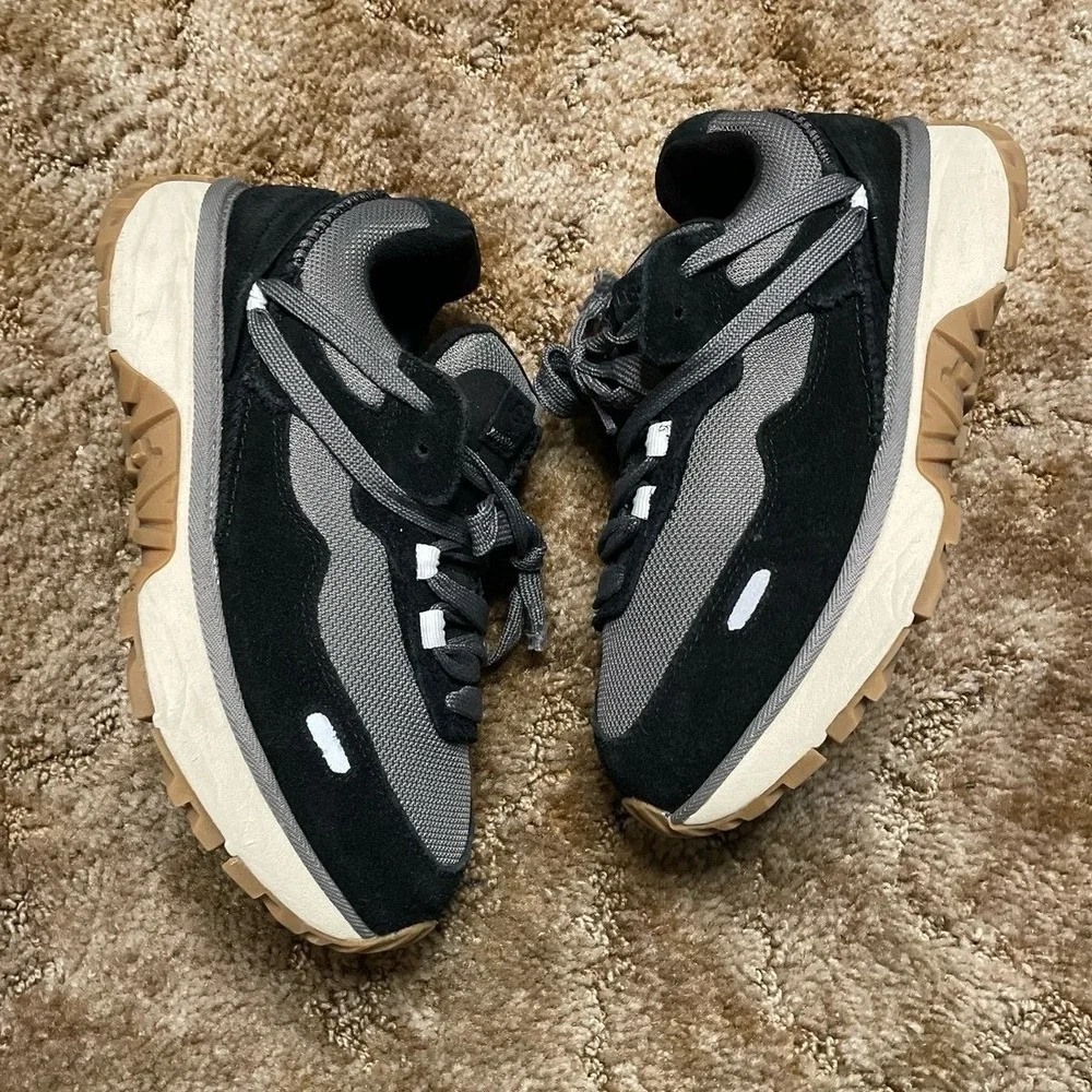 UGG‎ Gray & Black Retrofi Low Sneaker Size 9